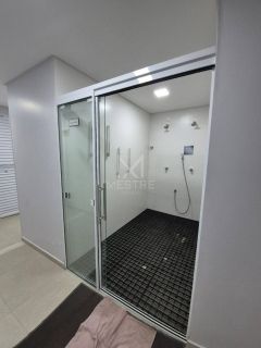 APARTAMENTO PARA LOCAÇÃO ANUAL COM 03 SUÍTES NA MEIA PRAIA