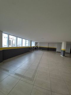 APARTAMENTO PARA LOCAÇÃO ANUAL COM 03 SUÍTES NA MEIA PRAIA