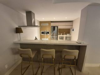APARTAMENTO PARA LOCAÇÃO ANUAL COM 03 SUÍTES NA MEIA PRAIA
