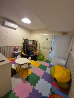 APARTAMENTO PARA LOCAÇÃO ANUAL COM 03 SUÍTES NA MEIA PRAIA