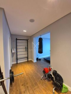 APARTAMENTO PARA LOCAÇÃO ANUAL COM 03 SUÍTES NA MEIA PRAIA