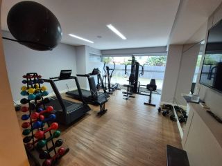 APARTAMENTO PARA LOCAÇÃO ANUAL COM 03 SUÍTES NA MEIA PRAIA