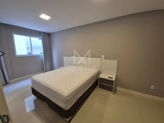 APARTAMENTO PARA LOCAÇÃO ANUAL COM 03 SUÍTES NA MEIA PRAIA