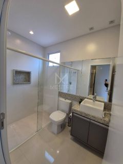 APARTAMENTO PARA LOCAÇÃO ANUAL COM 03 SUÍTES NA MEIA PRAIA