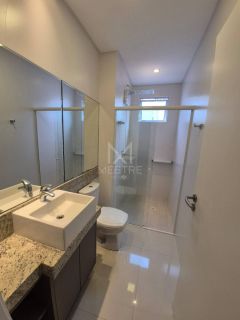 APARTAMENTO PARA LOCAÇÃO ANUAL COM 03 SUÍTES NA MEIA PRAIA