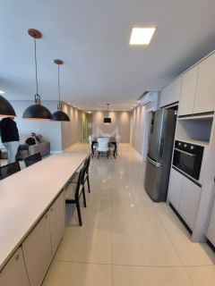 APARTAMENTO PARA LOCAÇÃO ANUAL COM 03 SUÍTES NA MEIA PRAIA