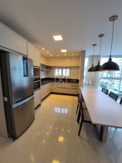 APARTAMENTO PARA LOCAÇÃO ANUAL COM 03 SUÍTES NA MEIA PRAIA