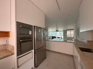 COBERTURA DUPLEX QUADRA MAR COM 04 SUÍTE DISPONIVEL À VENDA NA MEIA PRAIA
