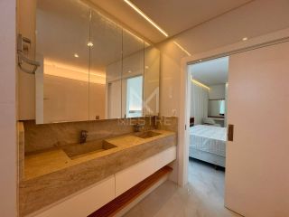COBERTURA DUPLEX QUADRA MAR COM 04 SUÍTE DISPONIVEL À VENDA NA MEIA PRAIA