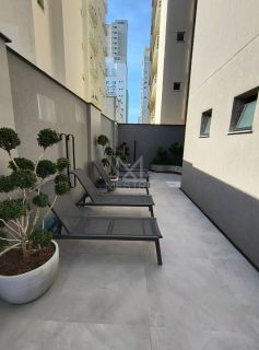 APARTAMENTO QUADRA MAR COM 03 SUÍTES NOVO LOCALIZADO NA MEIA PRAIA