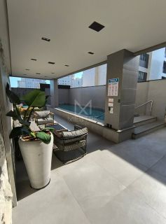 APARTAMENTO QUADRA MAR COM 03 SUÍTES NOVO LOCALIZADO NA MEIA PRAIA