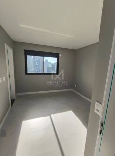 APARTAMENTO QUADRA MAR COM 03 SUÍTES NOVO LOCALIZADO NA MEIA PRAIA