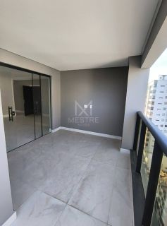 APARTAMENTO QUADRA MAR COM 03 SUÍTES NOVO LOCALIZADO NA MEIA PRAIA
