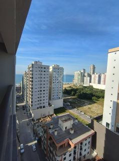 APARTAMENTO QUADRA MAR COM 03 SUÍTES NOVO LOCALIZADO NA MEIA PRAIA