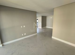APARTAMENTO QUADRA MAR COM 03 SUÍTES NOVO LOCALIZADO NA MEIA PRAIA