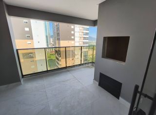 APARTAMENTO QUADRA MAR COM 03 SUÍTES NOVO LOCALIZADO NA MEIA PRAIA