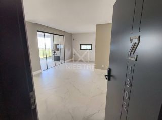 APARTAMENTO QUADRA MAR COM 03 SUÍTES NOVO LOCALIZADO NA MEIA PRAIA