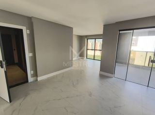 APARTAMENTO QUADRA MAR COM 03 SUÍTES NOVO LOCALIZADO NA MEIA PRAIA