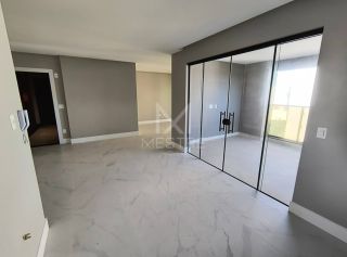 APARTAMENTO QUADRA MAR COM 03 SUÍTES NOVO LOCALIZADO NA MEIA PRAIA