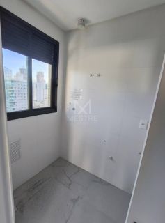 APARTAMENTO QUADRA MAR COM 03 SUÍTES NOVO LOCALIZADO NA MEIA PRAIA