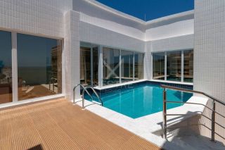 APARTAMENTO FINAMENTE MOBILIADO QUADRA MAR COM  03 SUÍTES LOCALIZADO NA MEIA PRAIA