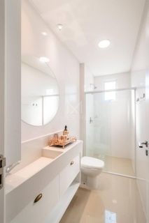 APARTAMENTO FINAMENTE MOBILIADO QUADRA MAR COM  03 SUÍTES LOCALIZADO NA MEIA PRAIA