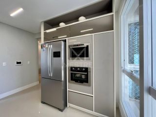 APARTAMENTO FINAMENTE MOBILIADO QUADRA MAR COM  03 SUÍTES LOCALIZADO NA MEIA PRAIA