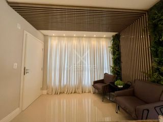 APARTAMENTO FINAMENTE MOBILIADO QUADRA MAR COM  03 SUÍTES LOCALIZADO NA MEIA PRAIA