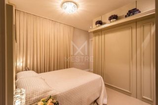 APARTAMENTO FINAMENTE MOBILIADO QUADRA MAR COM  03 SUÍTES LOCALIZADO NA MEIA PRAIA