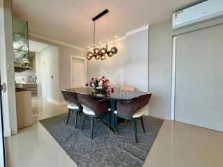 APARTAMENTO FINAMENTE MOBILIADO QUADRA MAR COM  03 SUÍTES LOCALIZADO NA MEIA PRAIA
