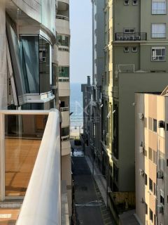 APARTAMENTO FINAMENTE MOBILIADO QUADRA MAR COM  03 SUÍTES LOCALIZADO NA MEIA PRAIA