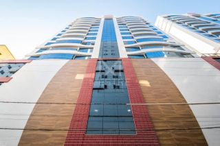 APARTAMENTO FINAMENTE MOBILIADO QUADRA MAR COM  03 SUÍTES LOCALIZADO NA MEIA PRAIA