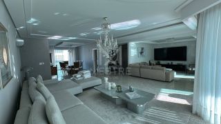 APARTAMENTO À VENDA COM 04 SUÍTES NO CONDOMÍNIO  SPLENDOUR OF THE SEA NA MEIA PRAIA