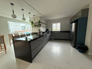 APARTAMENTO DE 03 SUÍTES À VENDA, APROXIMADAMENTE 380M DA ORLA DE BALNEÁRIO PEREQUÊ SC.! REF.: 193590