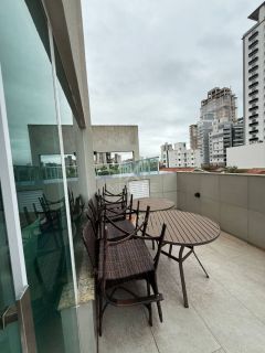 APARTAMENTO DE 03 SUÍTES À VENDA, APROXIMADAMENTE 380M DA ORLA DE BALNEÁRIO PEREQUÊ SC.! REF.: 193590