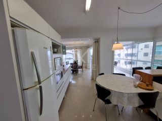 APARTAMENTO QUADRA MAR COM 03 SUÍTES A VENDA NA MEIA PRAIA