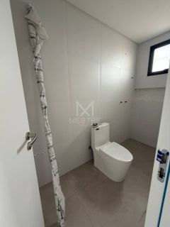 APARTAMENTO NOVO DE 03 SUÍTES, 02 VAGAS À 50M DA ORLA DE BALNEÁRIO PEREQUÊ SC. REF.: 193920