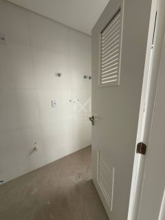 APARTAMENTO NOVO DE 03 SUÍTES, 02 VAGAS À 50M DA ORLA DE BALNEÁRIO PEREQUÊ SC. REF.: 193920