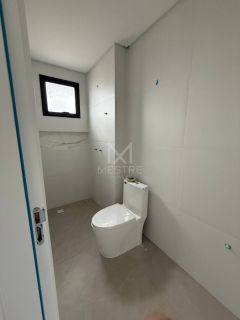 APARTAMENTO NOVO DE 03 SUÍTES, 02 VAGAS À 50M DA ORLA DE BALNEÁRIO PEREQUÊ SC. REF.: 193920