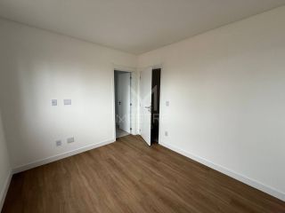 APARTAMENTO NOVO DE 03 SUÍTES, 02 VAGAS À 50M DA ORLA DE BALNEÁRIO PEREQUÊ SC. REF.: 193920