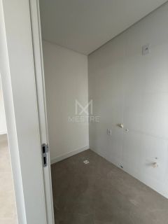 APARTAMENTO NOVO DE 03 SUÍTES, 02 VAGAS À 50M DA ORLA DE BALNEÁRIO PEREQUÊ SC. REF.: 193920
