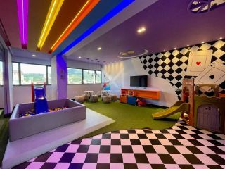 APARTAMENTO COM 02 SUÍTES TOTALMENTE MOBILIADO PARA À VENDA EM BAL. PEREQUÊ