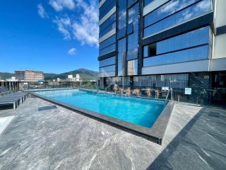 APARTAMENTO COM 02 SUÍTES TOTALMENTE MOBILIADO PARA À VENDA EM BAL. PEREQUÊ