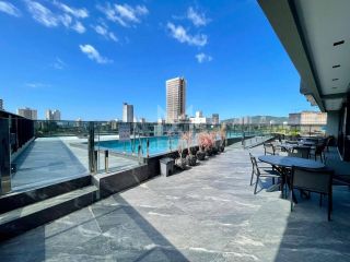 APARTAMENTO COM 02 SUÍTES TOTALMENTE MOBILIADO PARA À VENDA EM BAL. PEREQUÊ