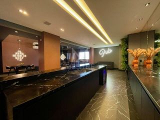 APARTAMENTO COM 02 SUÍTES TOTALMENTE MOBILIADO PARA À VENDA EM BAL. PEREQUÊ