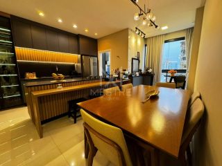 APARTAMENTO COM 02 SUÍTES TOTALMENTE MOBILIADO PARA À VENDA EM BAL. PEREQUÊ