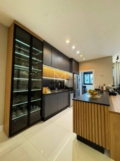 APARTAMENTO COM 02 SUÍTES TOTALMENTE MOBILIADO PARA À VENDA EM BAL. PEREQUÊ