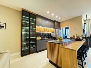 APARTAMENTO COM 02 SUÍTES TOTALMENTE MOBILIADO PARA À VENDA EM BAL. PEREQUÊ