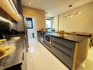 APARTAMENTO COM 02 SUÍTES TOTALMENTE MOBILIADO PARA À VENDA EM BAL. PEREQUÊ