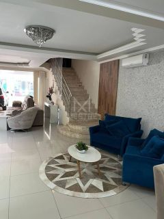 SOBRADO MOBILIADO COM 03 SUÍTES E JACUZZI A VENDA EM PORTO BELO